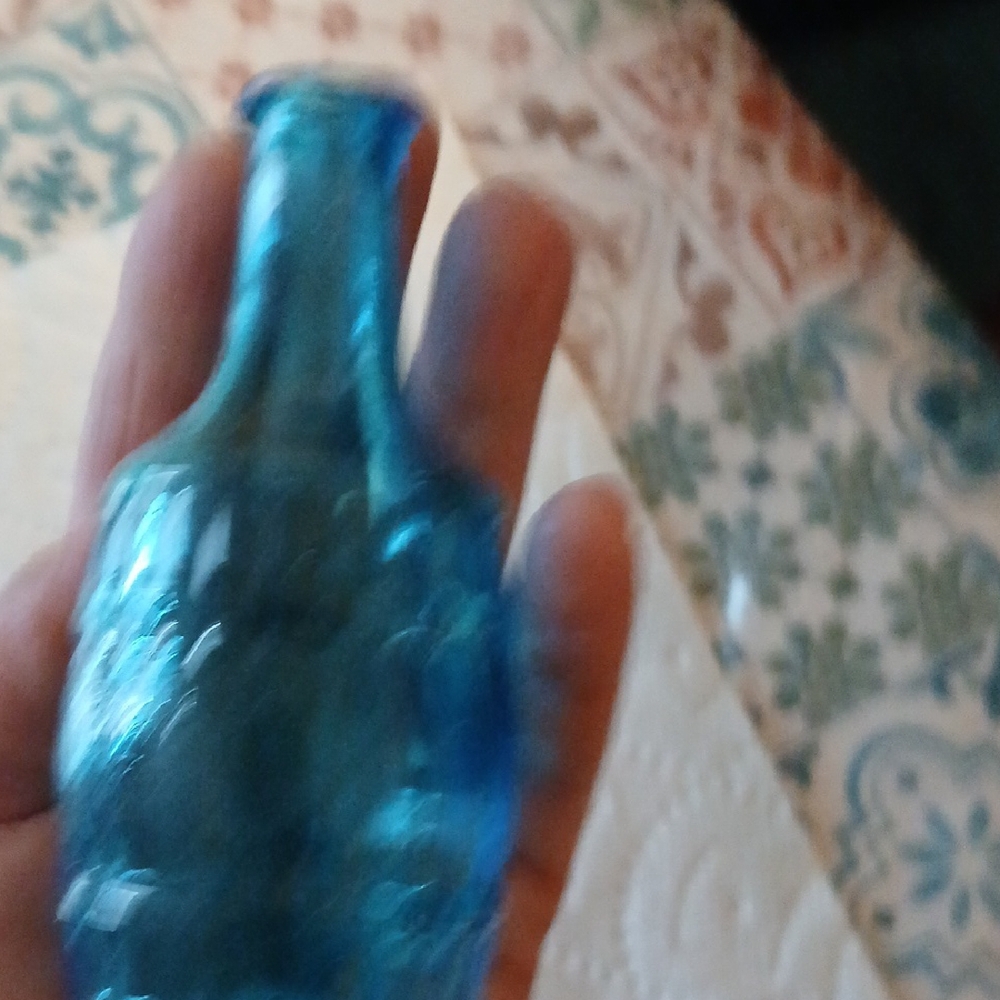 Elegant Glass Bottle Set - Blue and Green - Picture 8 of 13